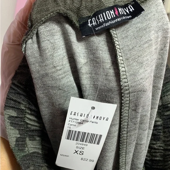 Women’s Camo Green Jogger Pants XS - Picture 4 of 5